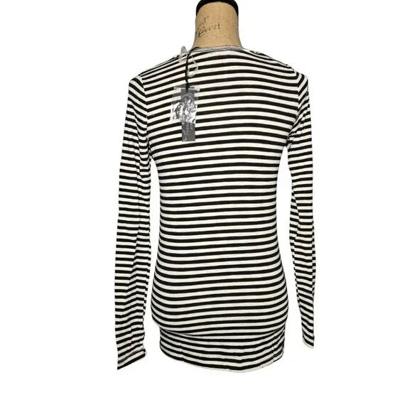 NWT POOF! Women’s Black White Striped Top Criss Cross V-Neck Long Sleeve Small - Picture 5 of 7